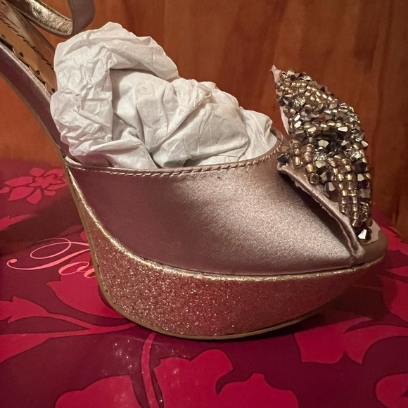 New in the box heels - Picture 10 of 12